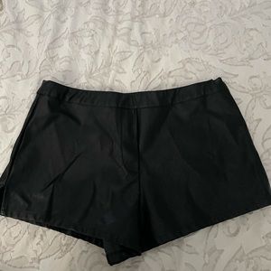 Women's Victoria Secret black faux leather shorts, Size small.